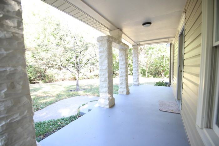 407 Cherry Ln - Photo 2 of 15