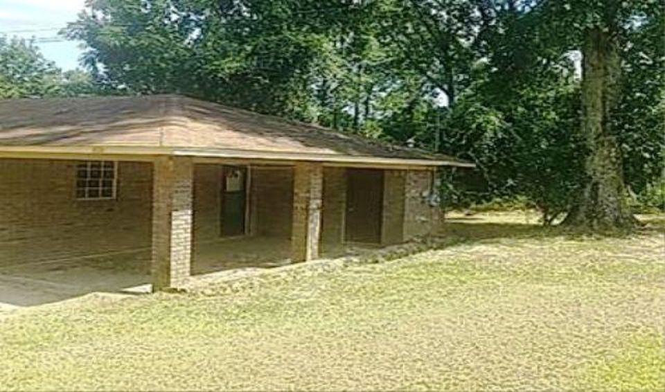 303 Simon Street - Photo 3 of 16