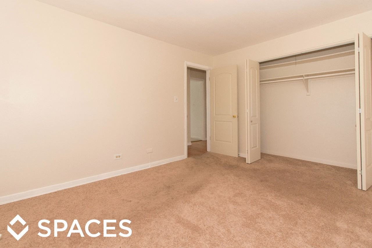 1822 Monroe St #1E - Photo 3 of 11