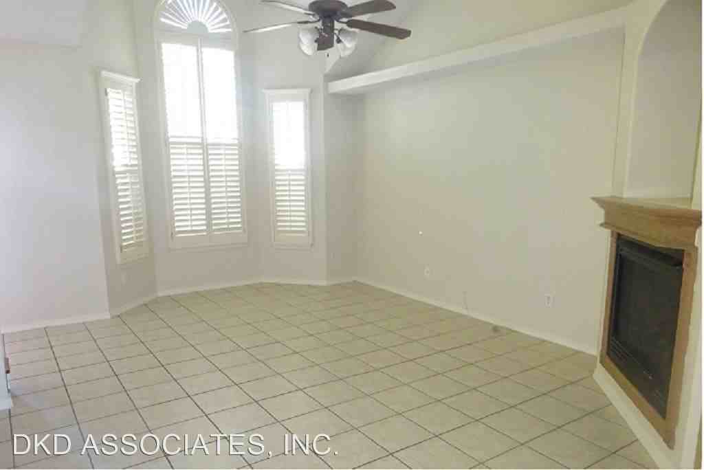 1236 Olga Mapula - Photo 2 of 26