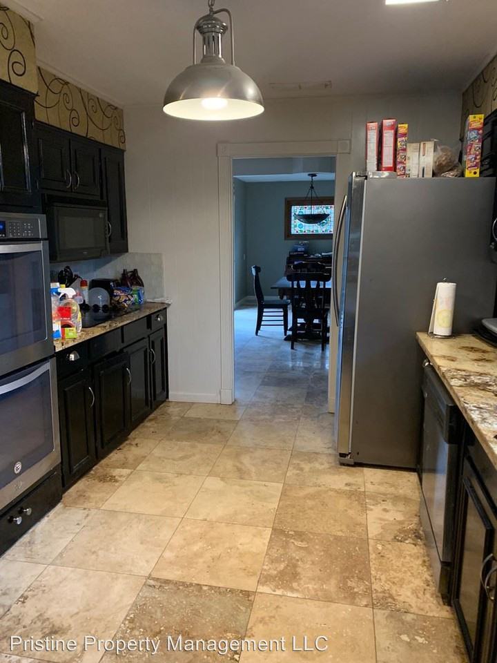 851 Country Place - Photo 3 of 16