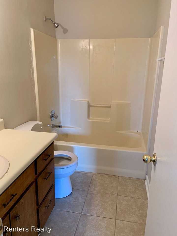 16902 Carter Cir - Photo 3 of 5