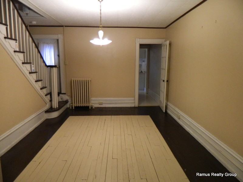 362 Center St - Photo 3 of 7