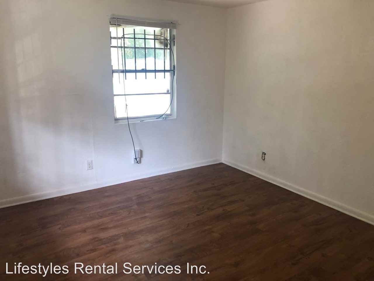 929 W 27th Street - Photo 3 of 40