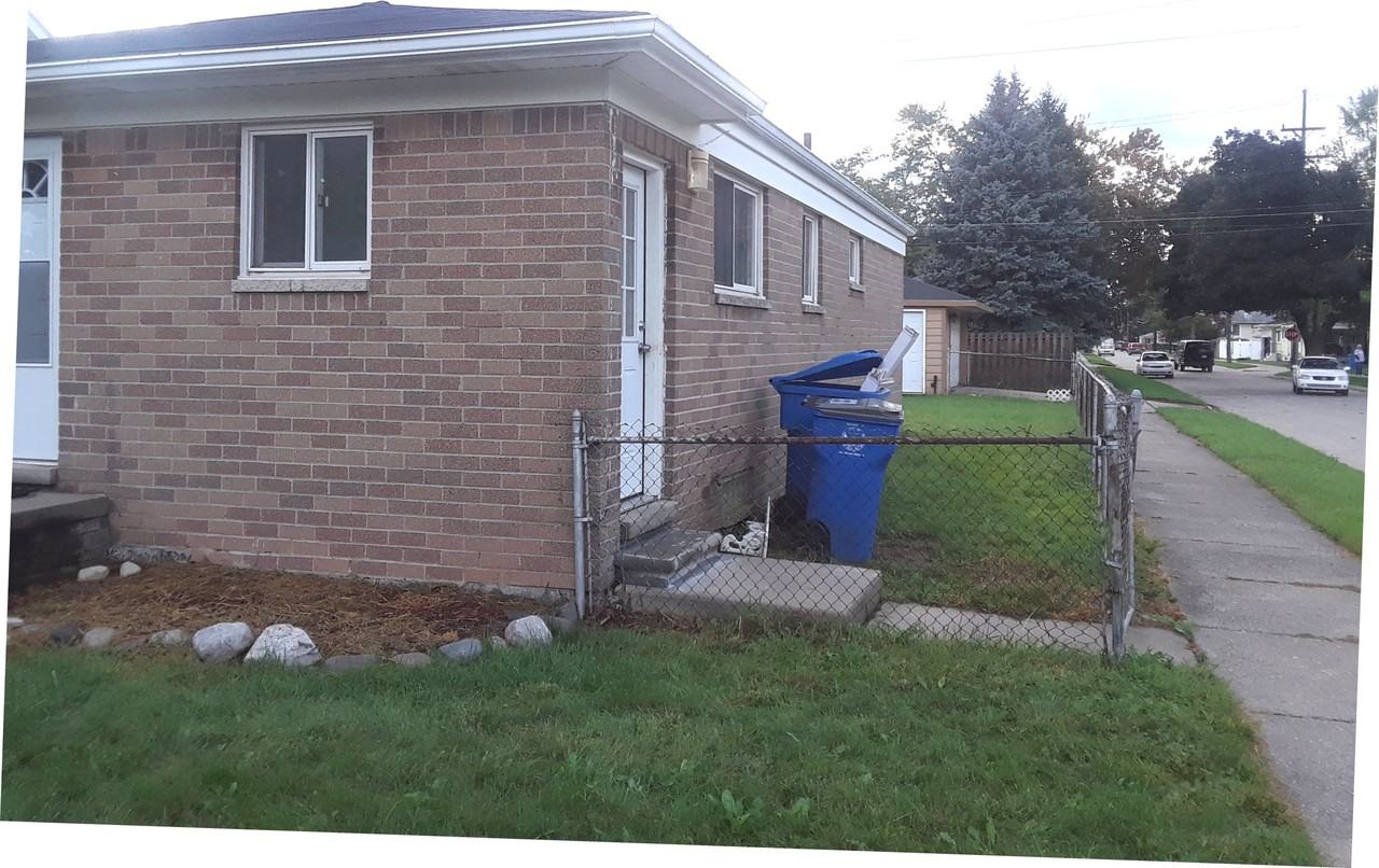 5602 Croissant St - Photo 3 of 34