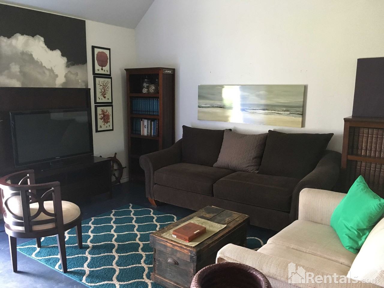 1946 Elizabeth St - Photo 2 of 10