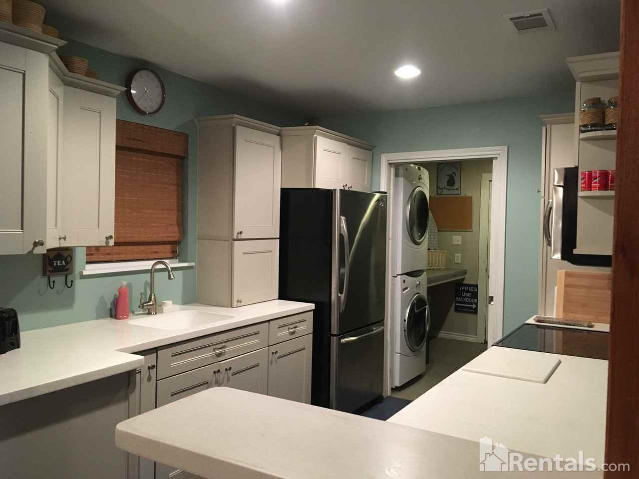 1946 Elizabeth St - Photo 3 of 10