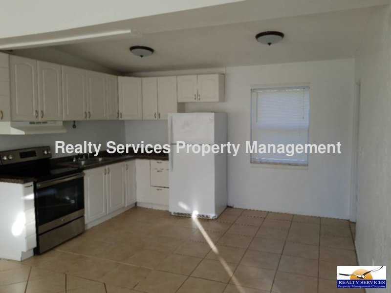 1330 Brookhill Dr - Photo 3 of 10