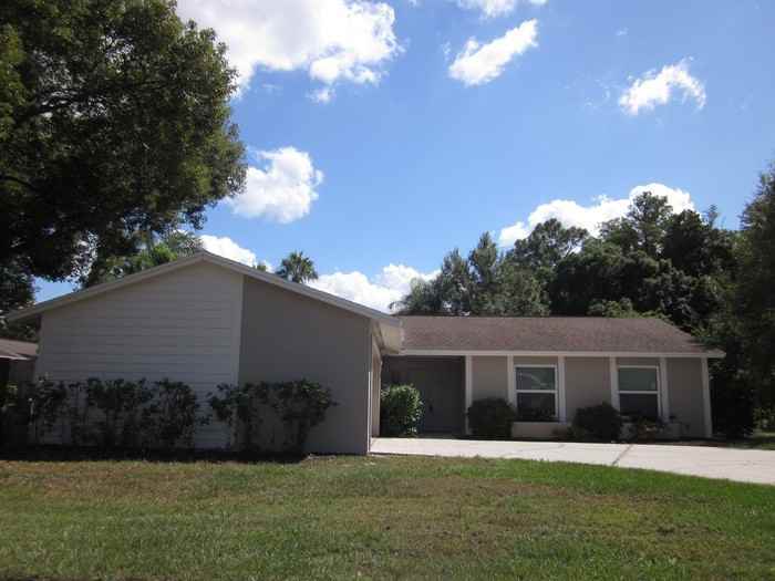 16413 Bonneville Dr - Photo 2 of 15