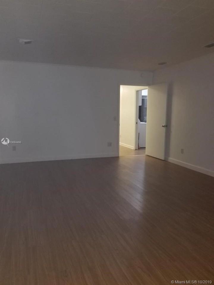 1211 Sw Pine Ave Unit 0 #0 - Photo 3 of 20