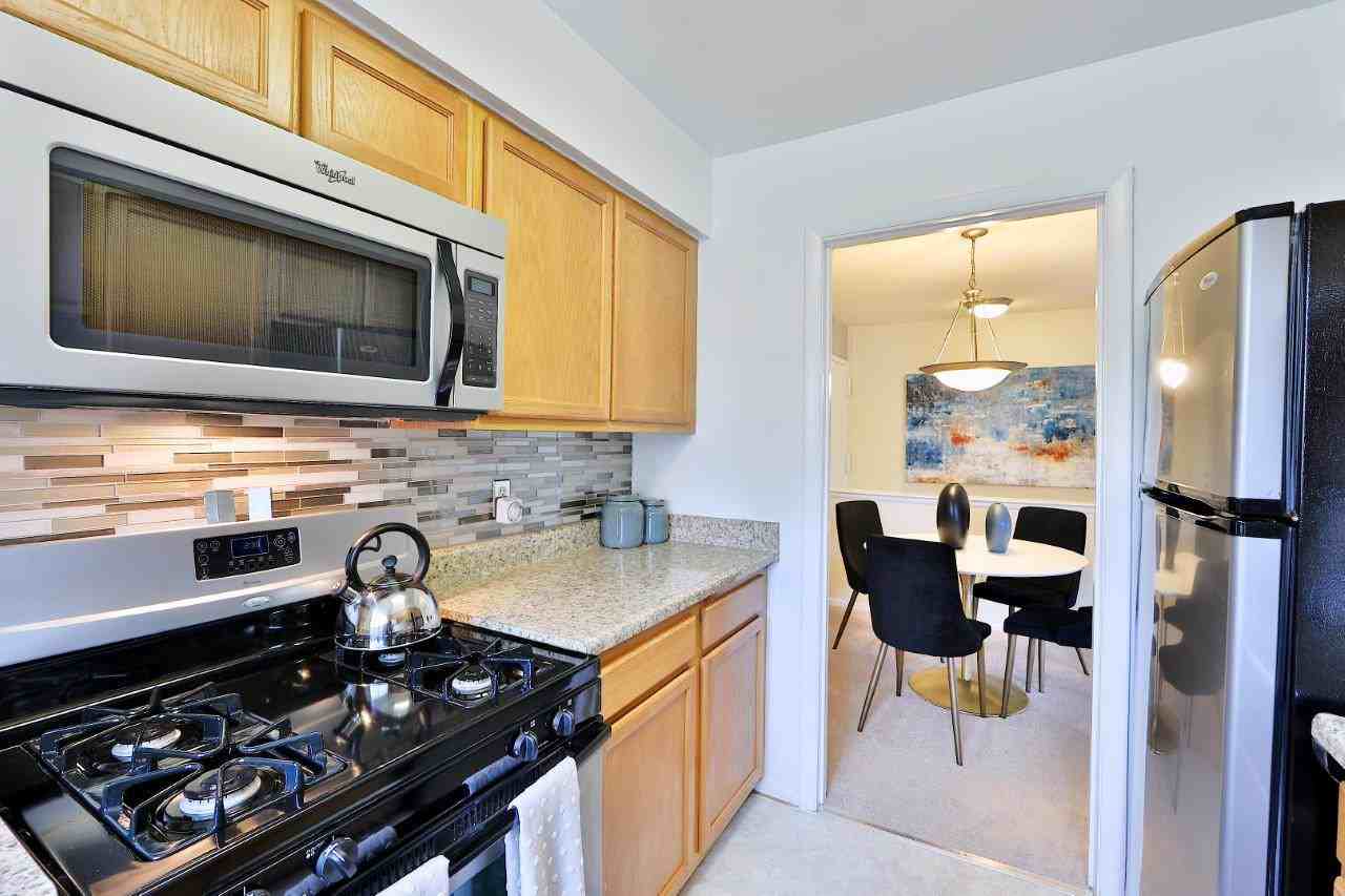 Mount Vernon Square Apartment Homes - Photo 2 of 25