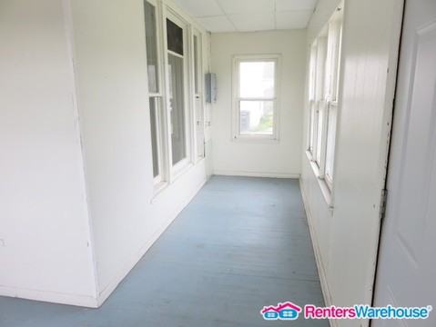 1032 22nd St 1 - Photo 3 of 10