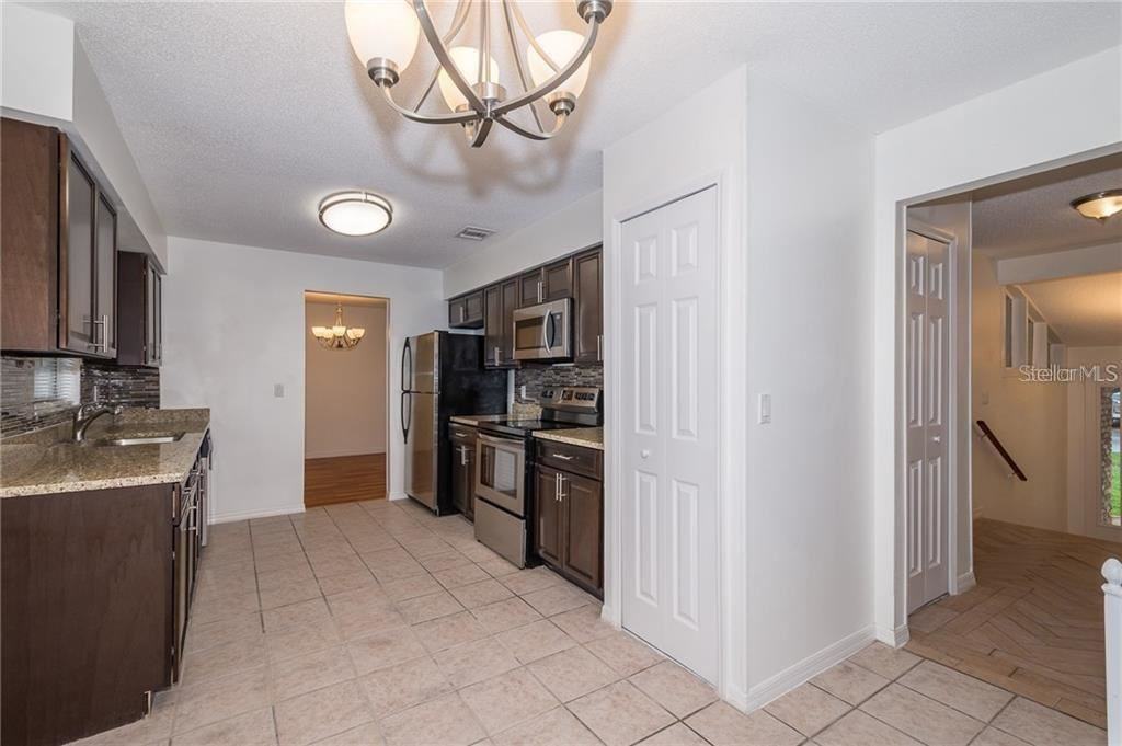 8413 Shady Glen Dr - Photo 3 of 9