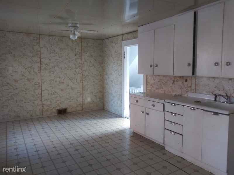 640 7th St Upper - Photo 3 of 6