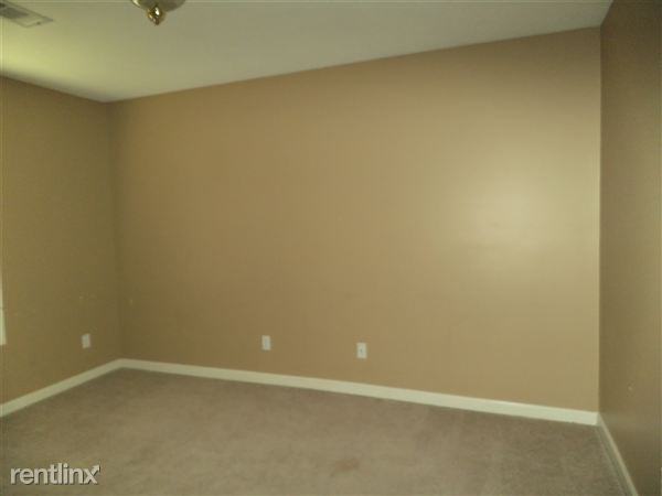 1214 Roberts Dr - Photo 3 of 5