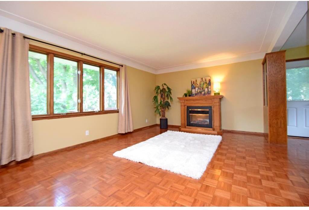 3339 Noble Avenue N - Photo 2 of 13