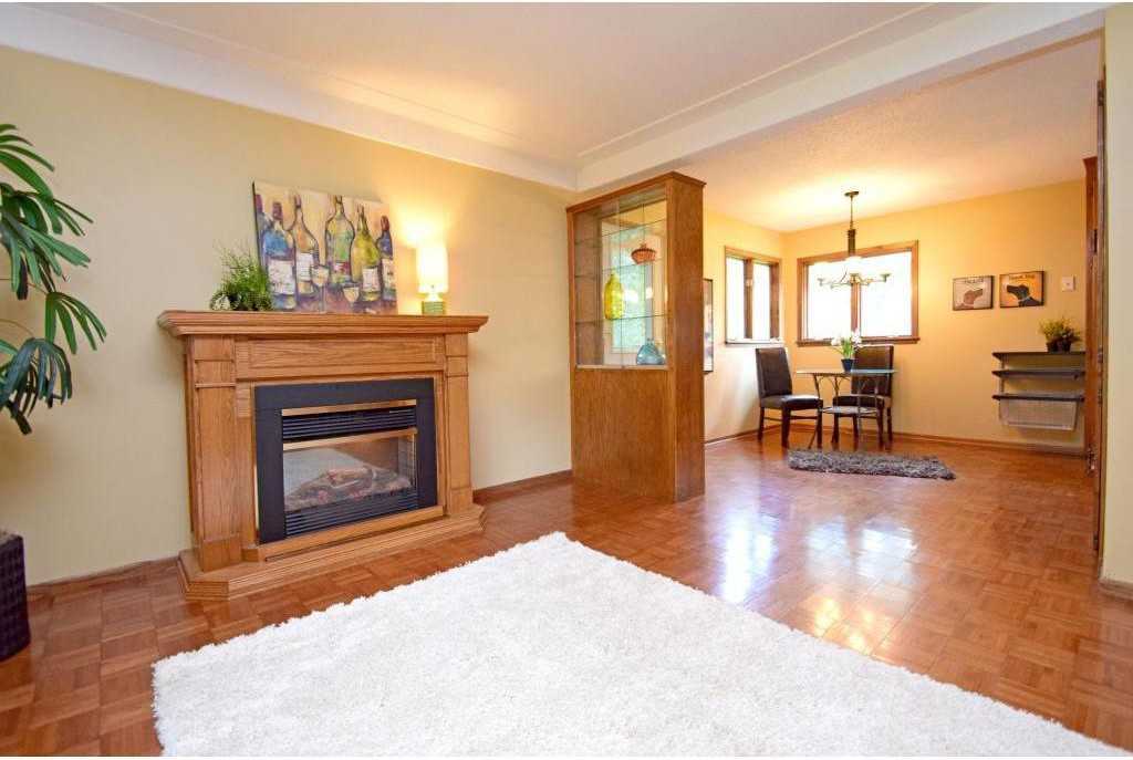 3339 Noble Avenue N - Photo 3 of 13