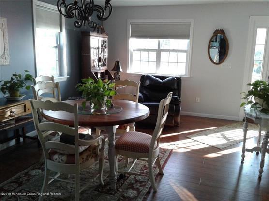 322 Front Street - Photo 3 of 7