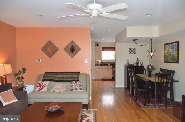 1002 Colonial Avenue - Photo 3 of 15