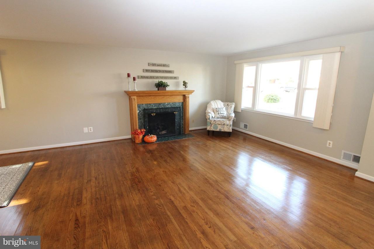 5642 Inverchapel Road - Photo 3 of 38