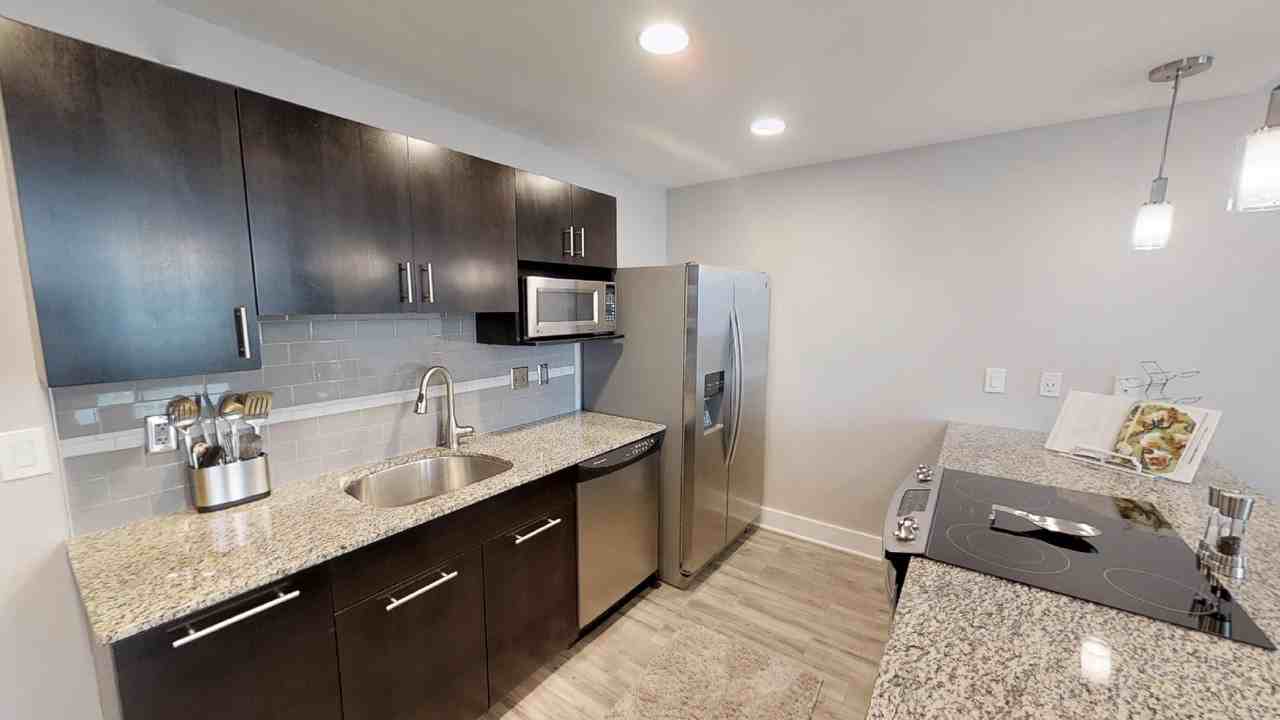 909 Walnut St - Photo 2 of 16