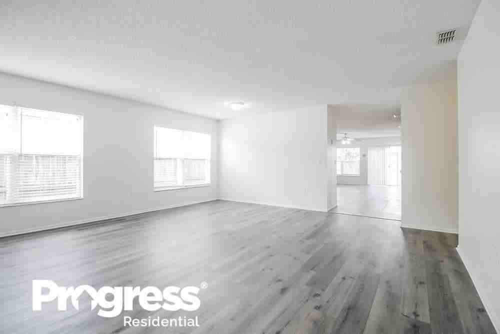 3137 Holland Dr - Photo 3 of 20