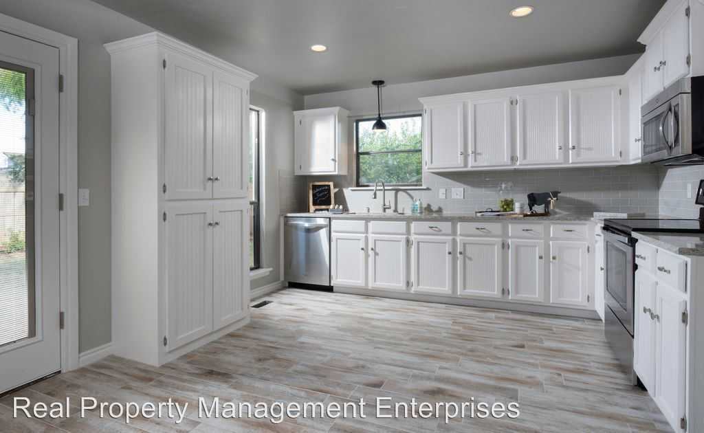 8100 Crestline Terr - Photo 3 of 22
