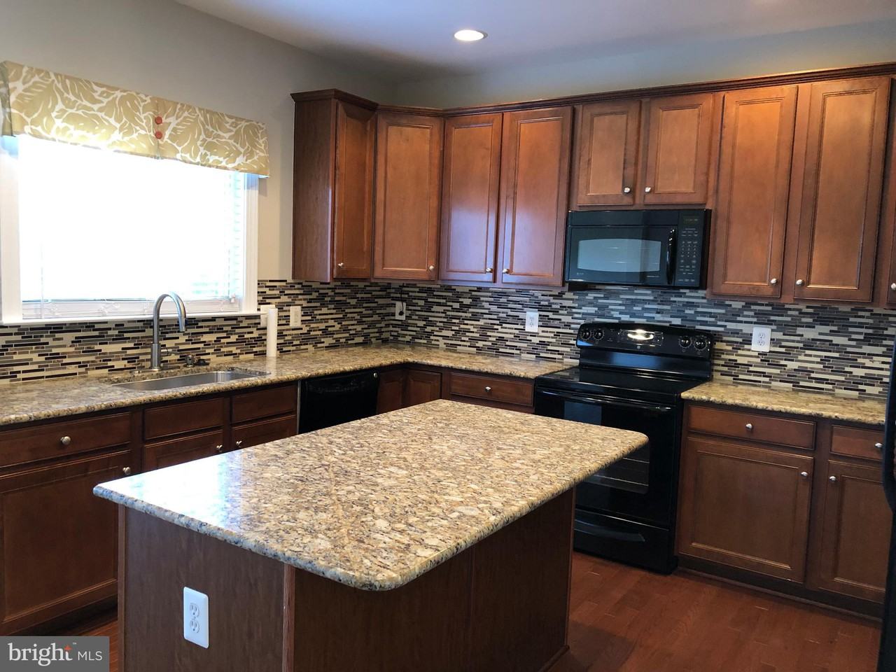 6025 Popes Creek Place - Photo 3 of 17