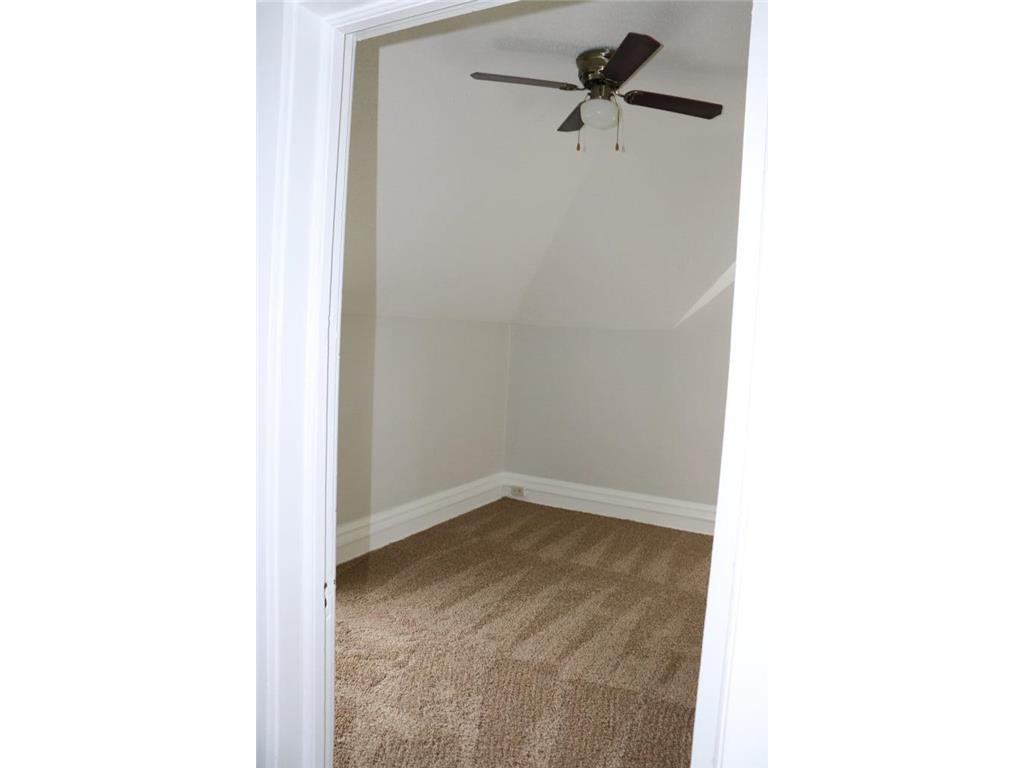 302 19 1/2 Avenue North - Photo 3 of 12