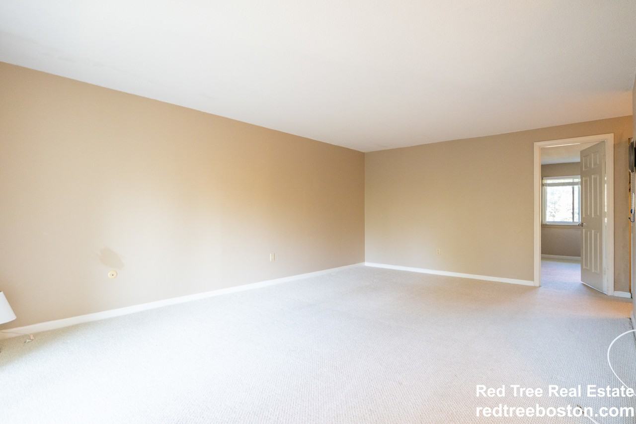 19 Beals Cove #D - Photo 2 of 14