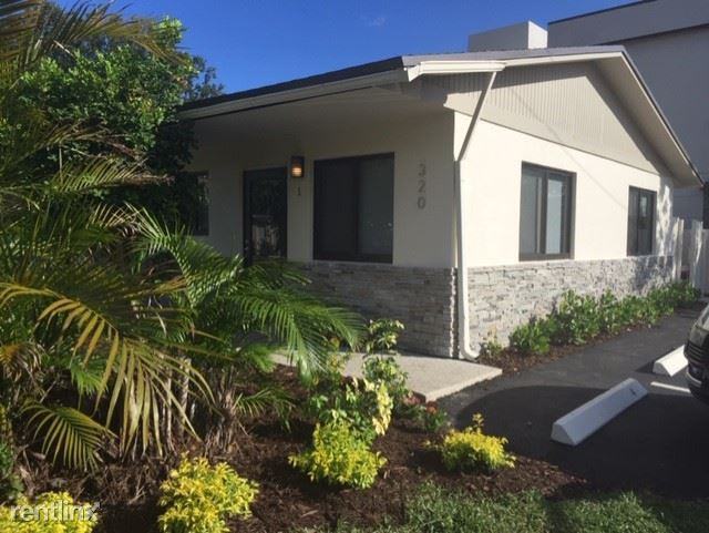 320 NE 15th Ave - Photo 3 of 4