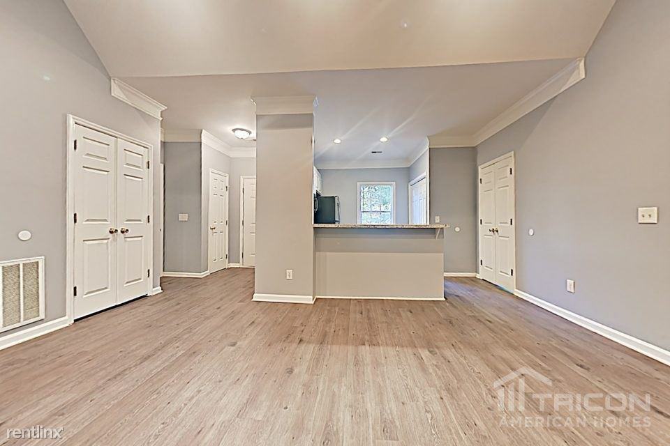 213 Manor View Court - Photo 3 of 16