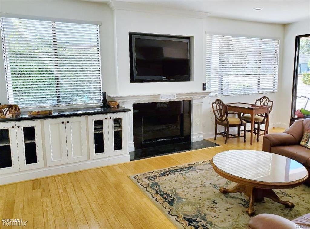 29028 Hollow Oak Ct - Photo 3 of 11