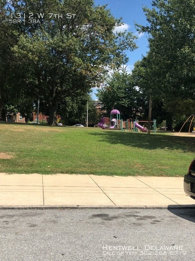 1312 W 7th St - Photo 2 of 21