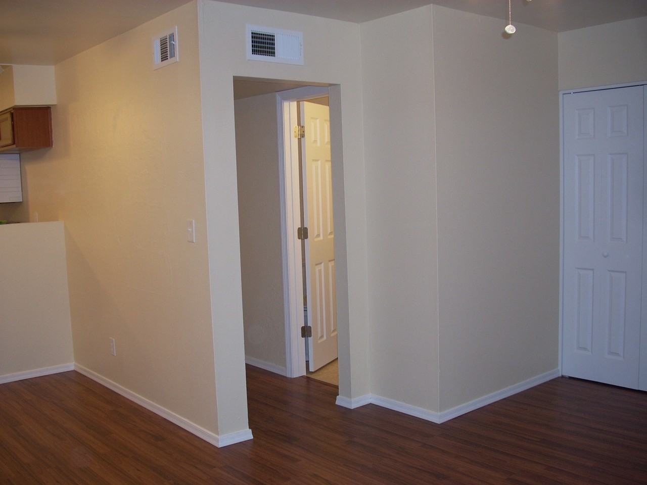 1204 W 5th Street - Photo 2 of 8