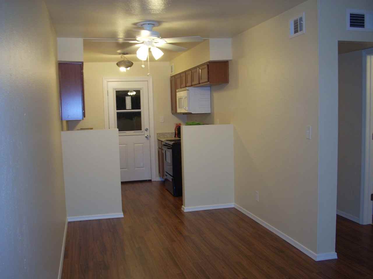 1204 W 5th Street - Photo 3 of 8