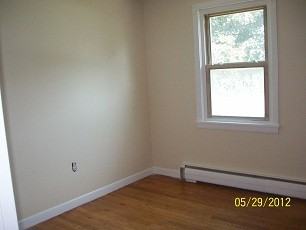 129 Woodward St - Photo 3 of 12