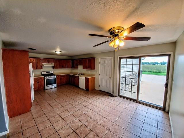 1164 Beauchamp #1164 - Photo 3 of 10
