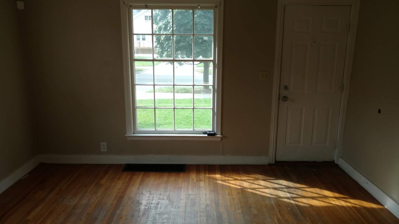 1948 Silver Ave Se - Photo 3 of 11