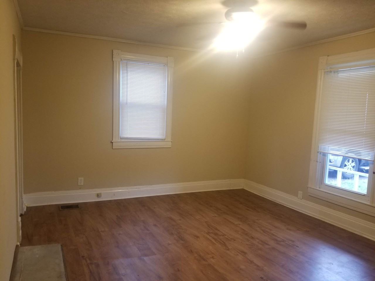 134 N Elmarch Ave - Photo 3 of 15