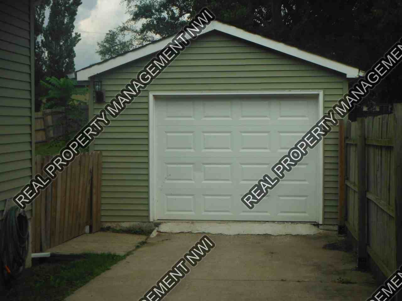 123 N Liberty St - Photo 2 of 20