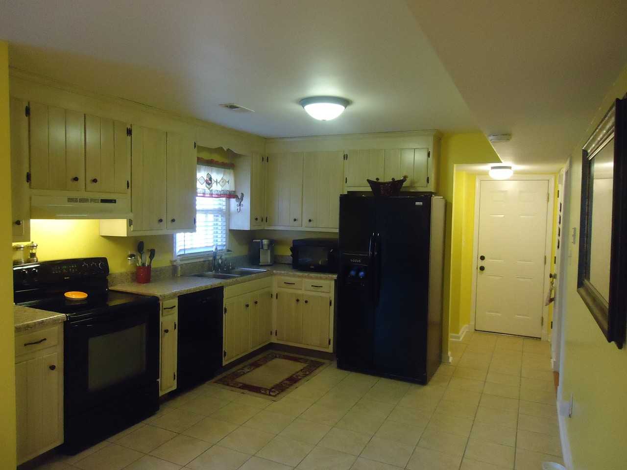 975 Old Coach Ln - Photo 3 of 14