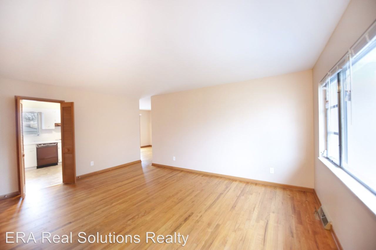 5619 North Meadows Blvd - Photo 2 of 18