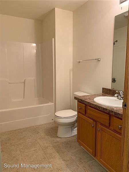 121 Arlington Dr - Photo 3 of 7