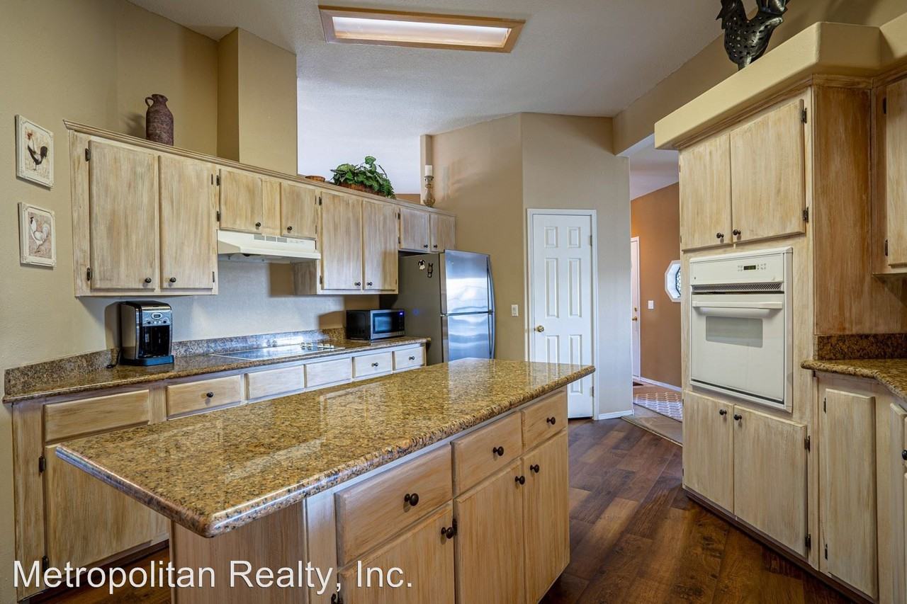 178 Mcclosky Dr - Photo 3 of 25