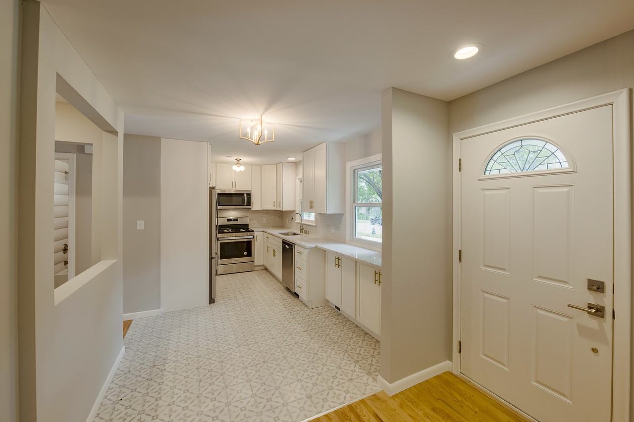 3817 Ewing Avenue South - Photo 3 of 18