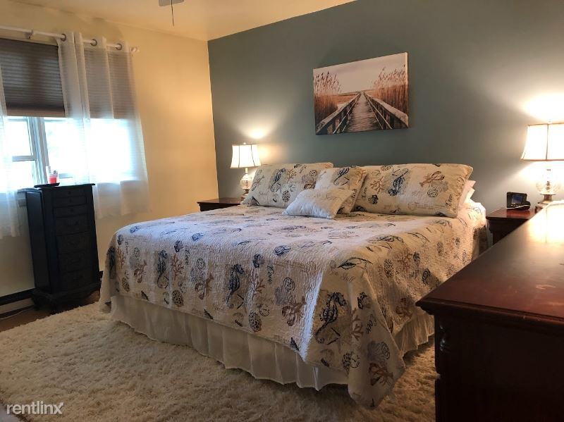 1005 Bartlett Avenue - Photo 3 of 27