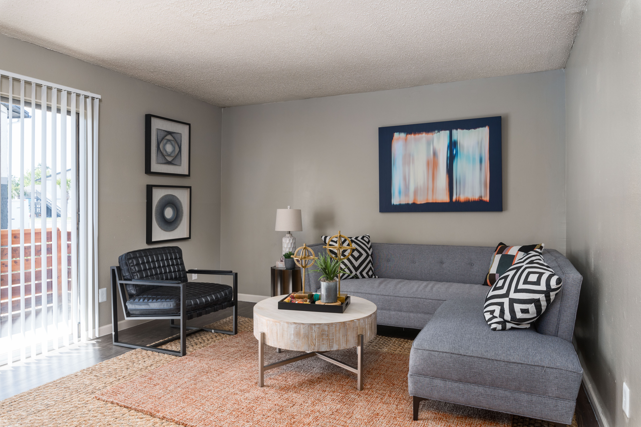 Shore House Apartments - Photo 2 of 12