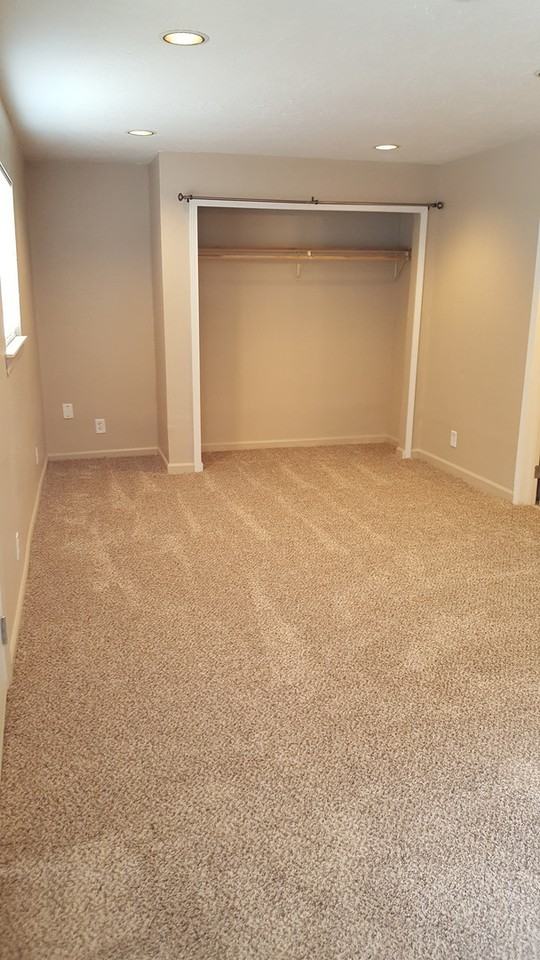 833 North Molalla Avenue - Photo 3 of 4