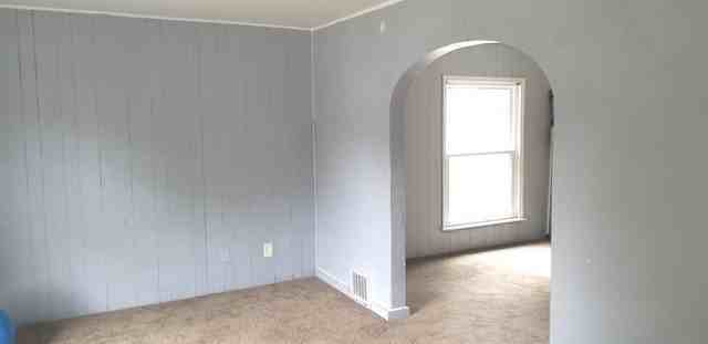 422 Marion Ave - Photo 3 of 10